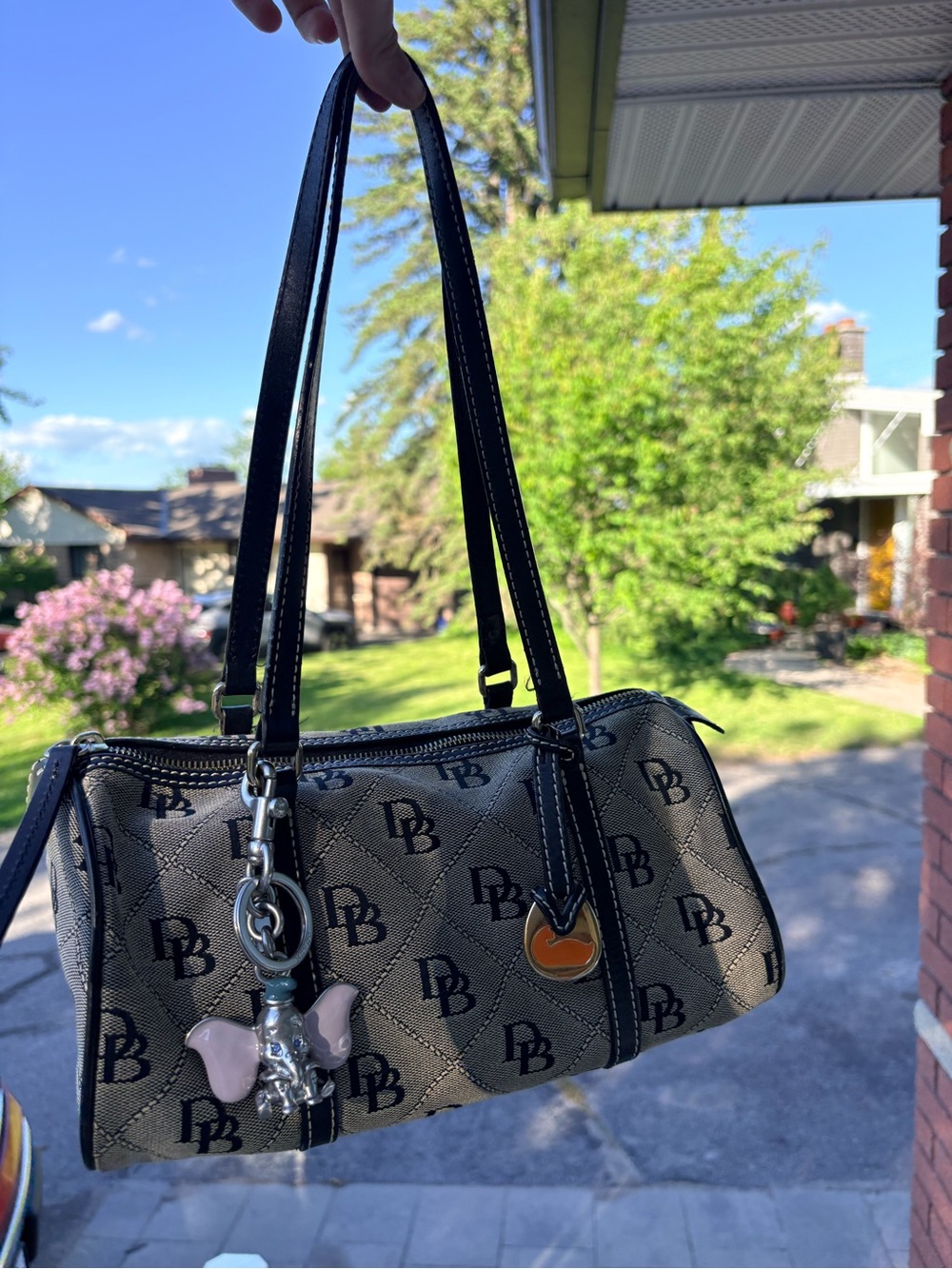 Dooney & Bourke Barrel bag ✨